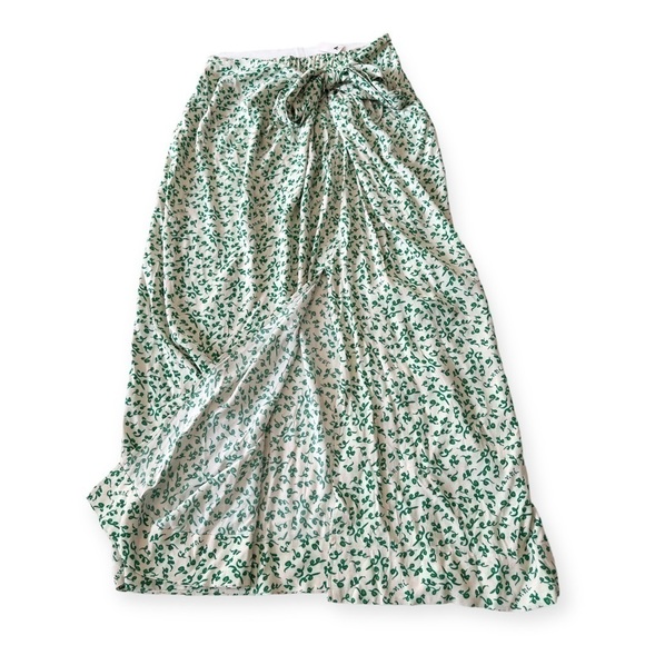 NWT Ganni Tie Front‎ Crepe Skirt, Green, Size 42 - Picture 4 of 16